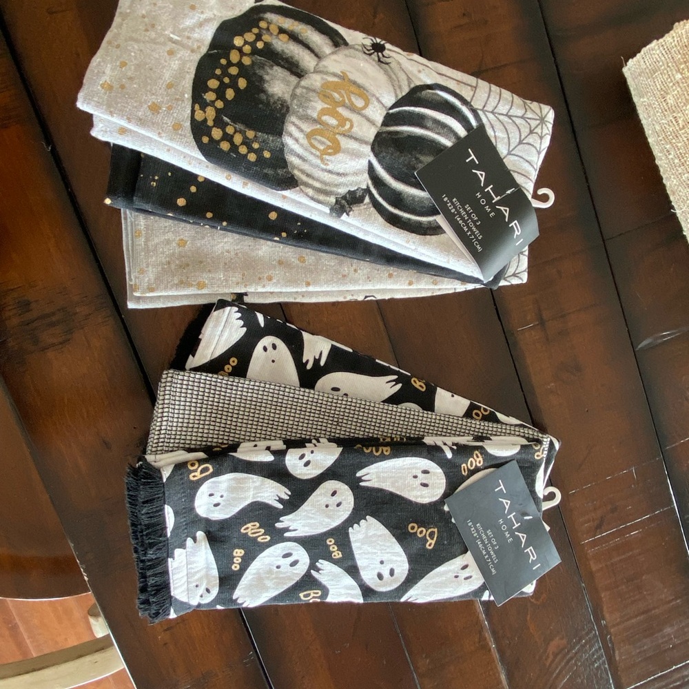 Tahari Halloween BOO Ghosts Black and White Kitchen Towels bundle - (2) sets